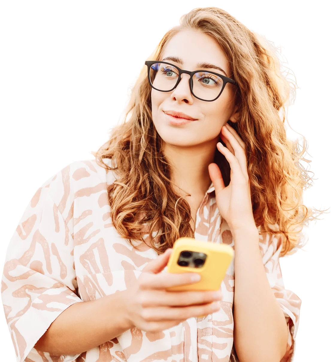 Smiling woman with curly hair holding her phone